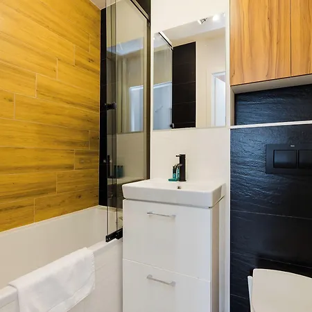 Shortstaypoland Grzybowska B167 *